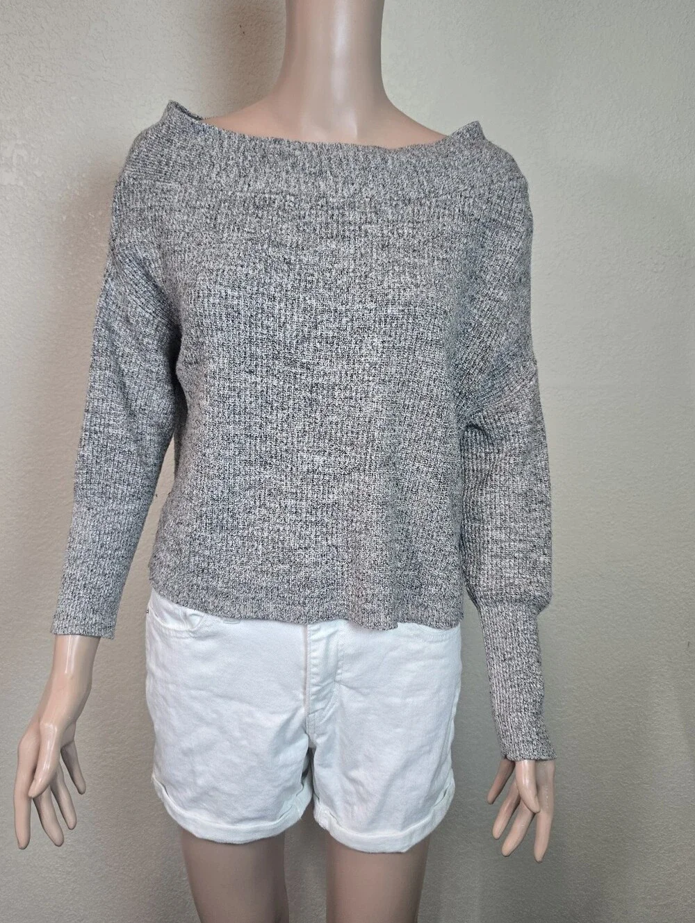 FREE PEOPLE Off-Shoulder Asymmetric Hem Pullover Sweater in Gray SZ Xs